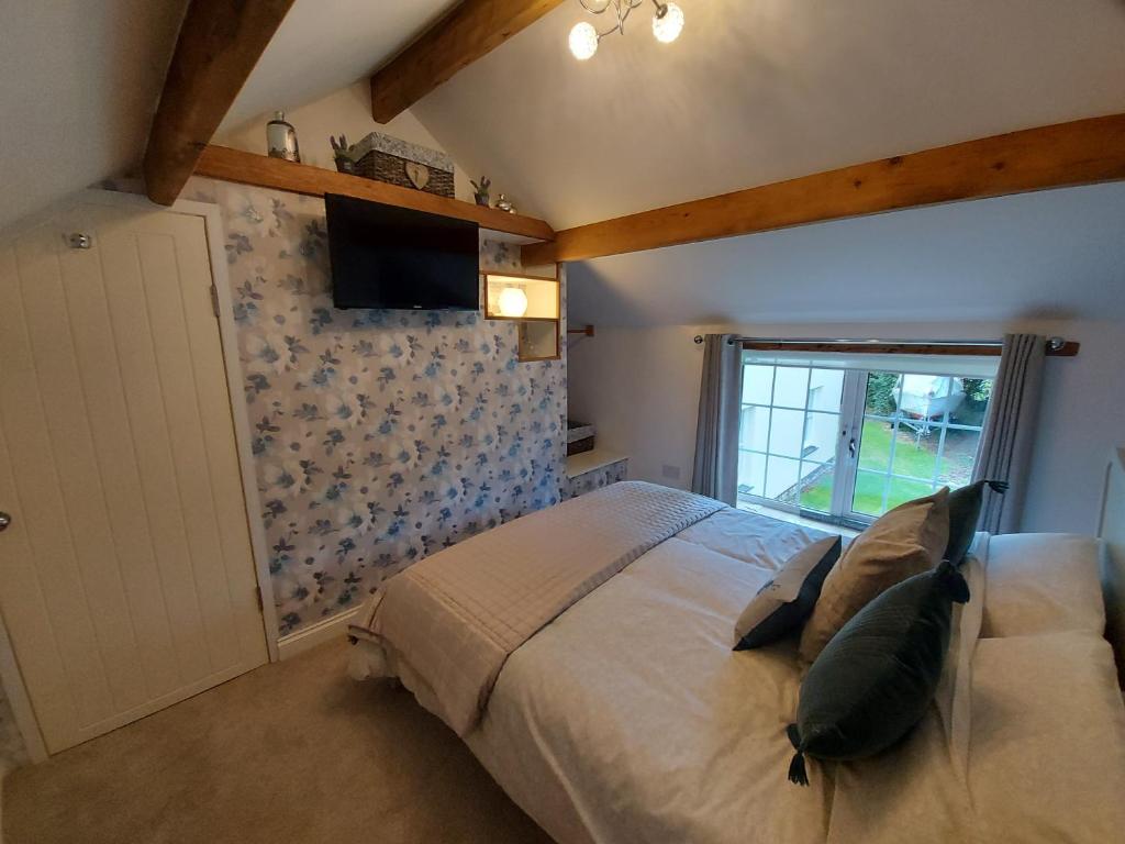 Postel nebo postele na pokoji v ubytování Saughall Mill Farm Cottage