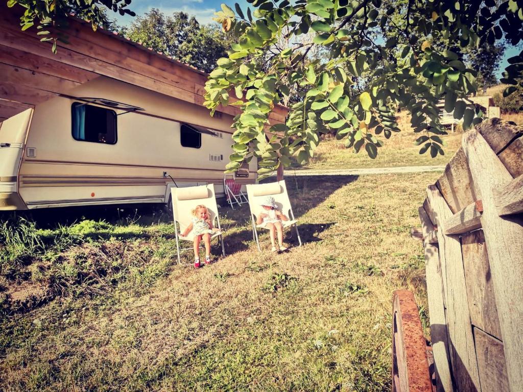 Zahrada ubytování caradjango , caravane chauffée et climatisée