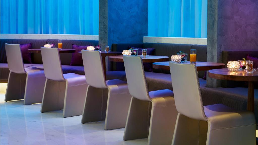Istumisnurk majutusasutuses InterContinental Doha Beach & Spa by IHG