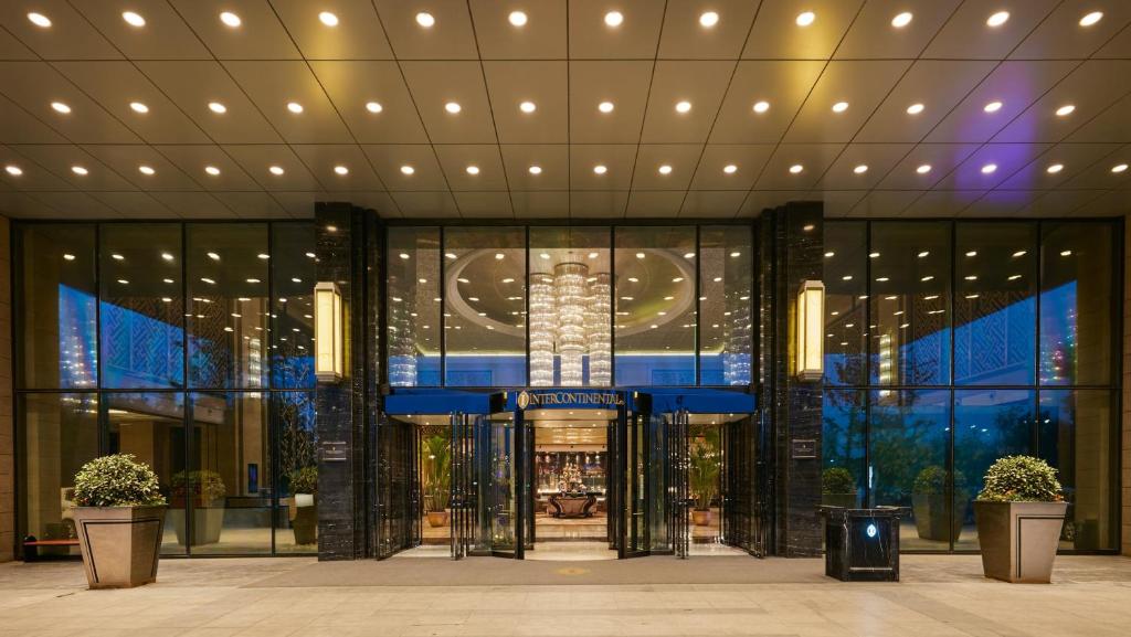 a lobby of a building with a revolving door at InterContinental Shijiazhuang by IHG in Shijiazhuang