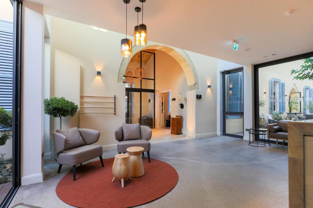 Posezení v ubytování Hotel Indigo Larnaca by IHG-ADULTS ONLY