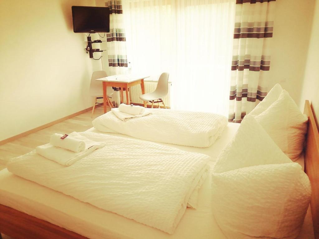 Pension Brandner - Standard Double Or Twin Room With Balcony