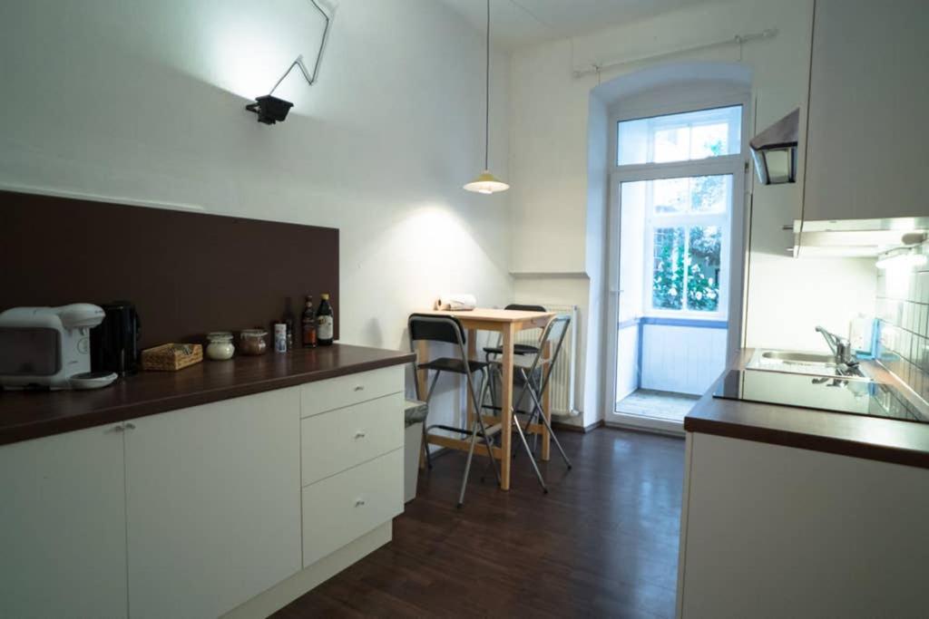 Kuchyňa alebo kuchynka v ubytovaní Cosy and Spacious Apartment in the heart of Innsbruck
