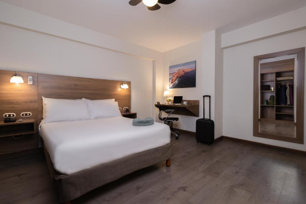 Postel nebo postele na pokoji v ubytování Hotel Alexander