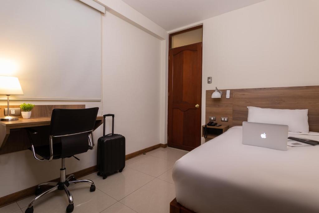 Postel nebo postele na pokoji v ubytování Hotel Alexander