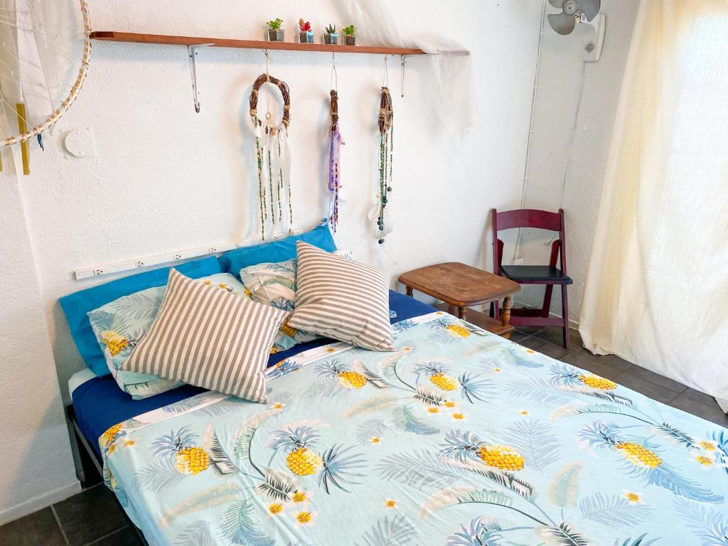 Postel nebo postele na pokoji v ubytování ITH San Diego Beach Bungalow Surf Hostel
