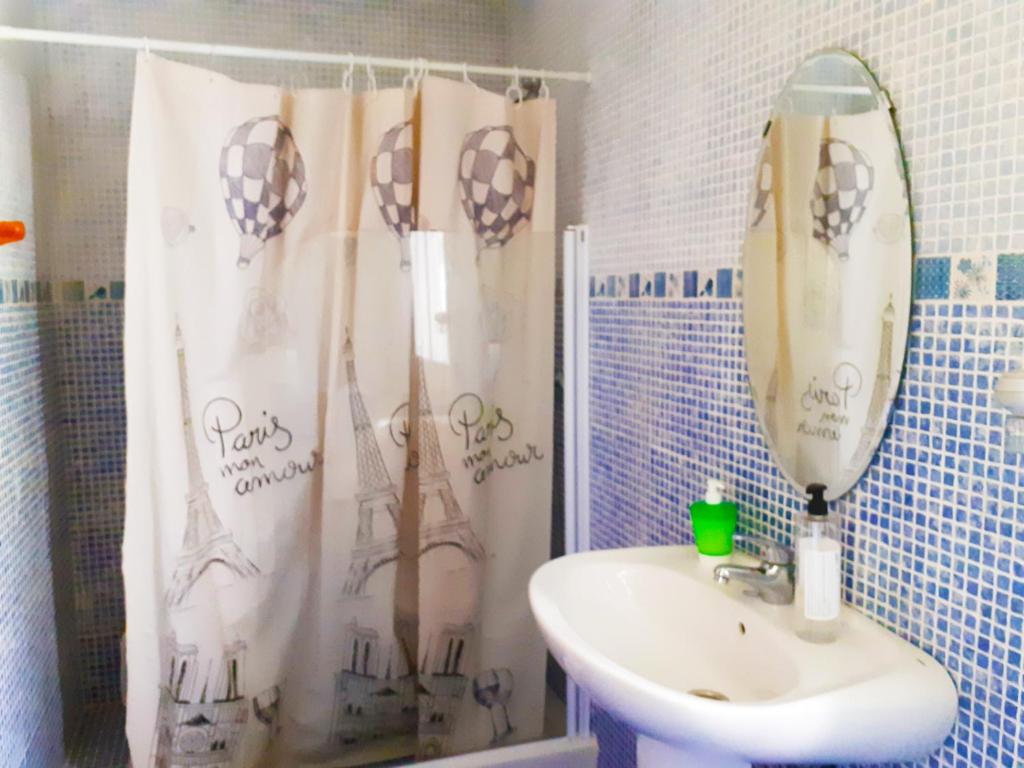 A bathroom at Casa Rural La Milla Verde