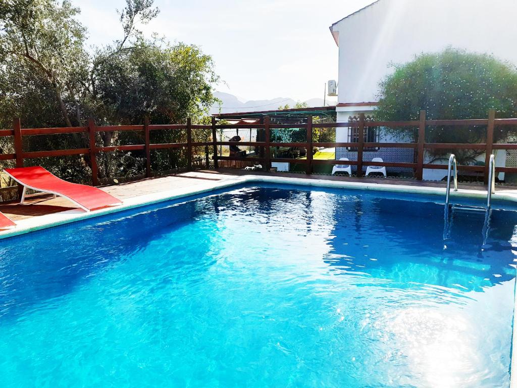 The swimming pool at or close to Casa Rural La Milla Verde