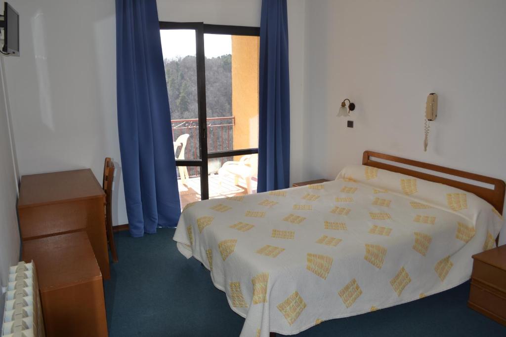 Postel nebo postele na pokoji v ubytování Hôtel Aïtone