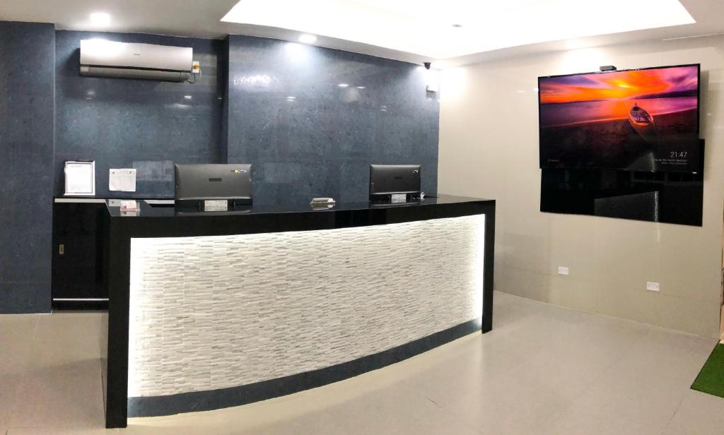 Televízia a/alebo spoločenská miestnosť v ubytovaní Hotel HSR