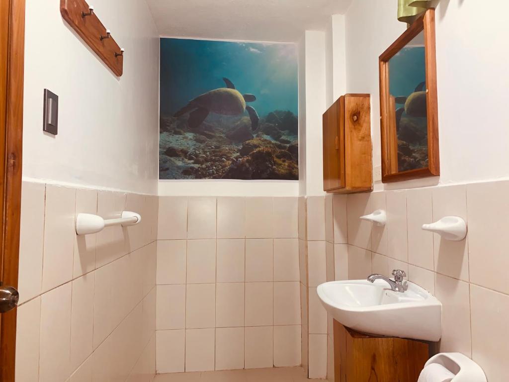 Koupelna v ubytování Hostal White House Galapagos