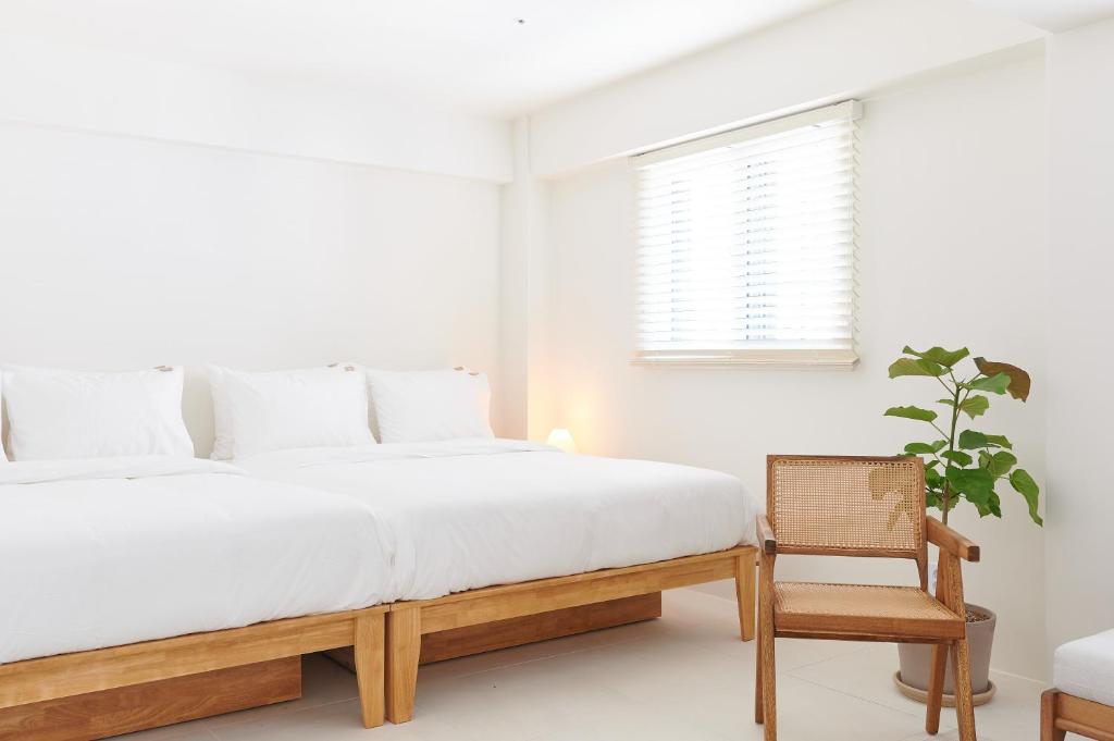 White Linen House - Studio