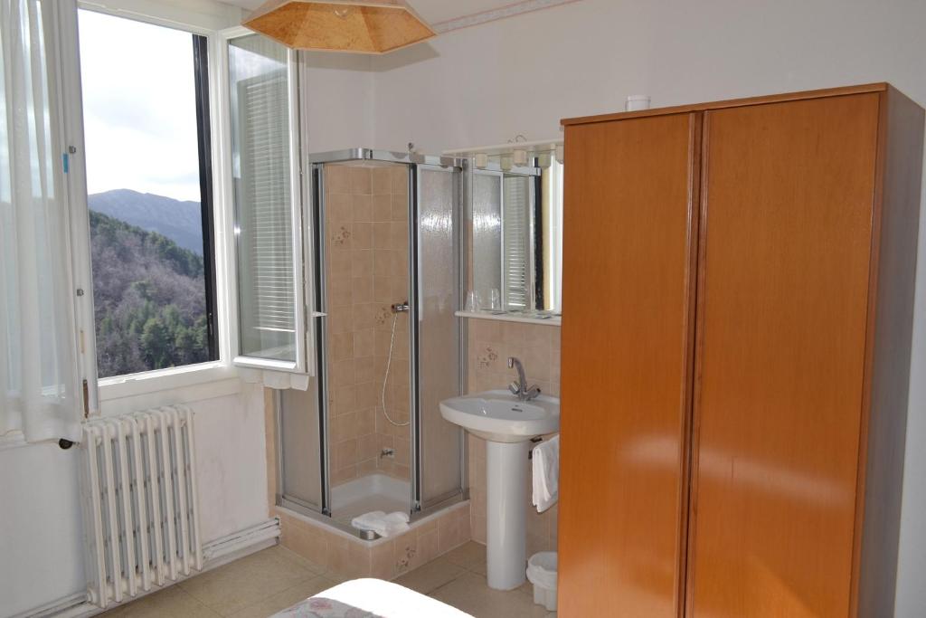 Hôtel Aïtone - Habitación Doble Económica Con Baño Compartido