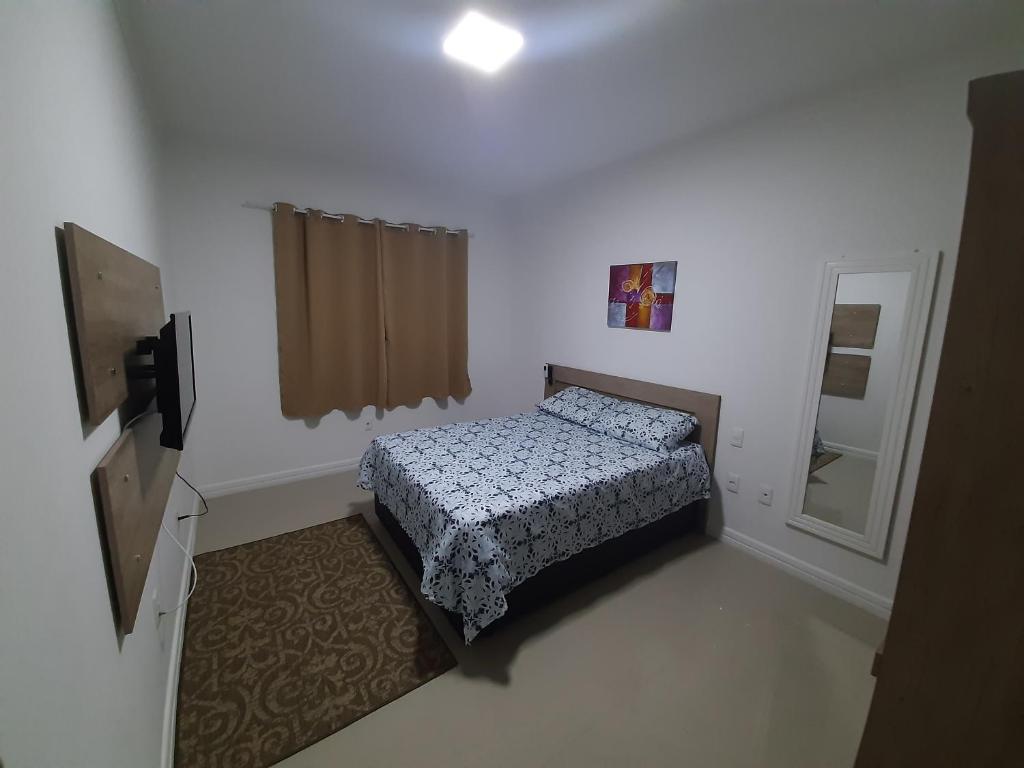  Apartamento 3 dorm a 100 metros da praia de Perequê em Porto Belo