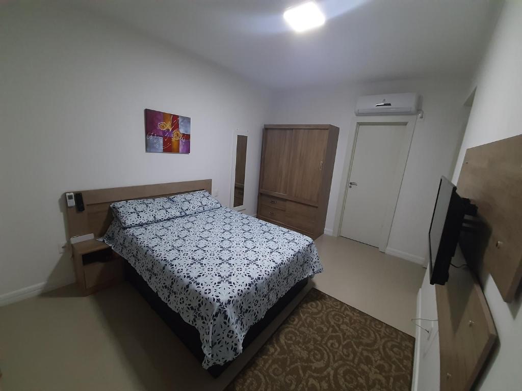  Apartamento 3 dorm a 100 metros da praia de Perequê em Porto Belo