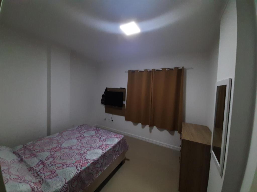  Apartamento 3 dorm a 100 metros da praia de Perequê em Porto Belo