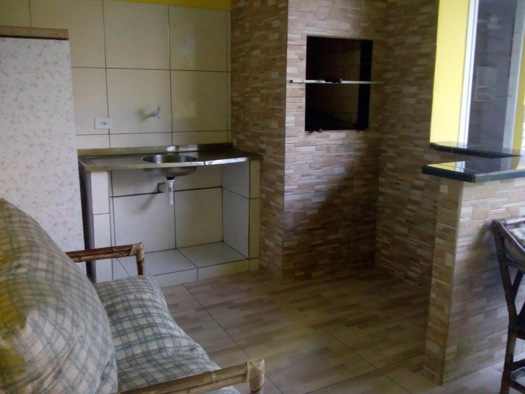  Casa amarela com piscina