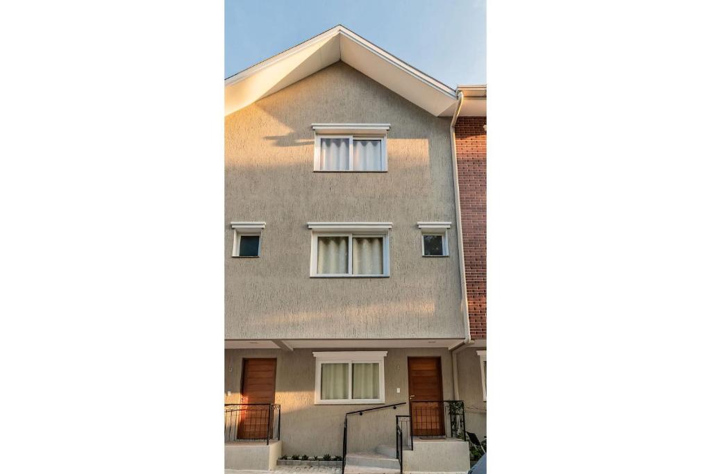  Casa Luxuosa 4D em Condomínio Particular - Canela
