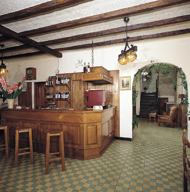 Lounge nebo bar v ubytování Hôtel Aïtone