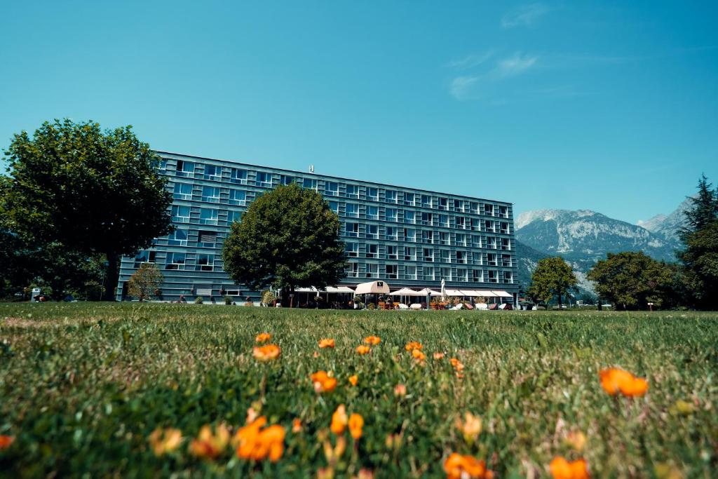 Nespecifikovaný výhled na hory nebo výhled na hory při pohledu z hotelu