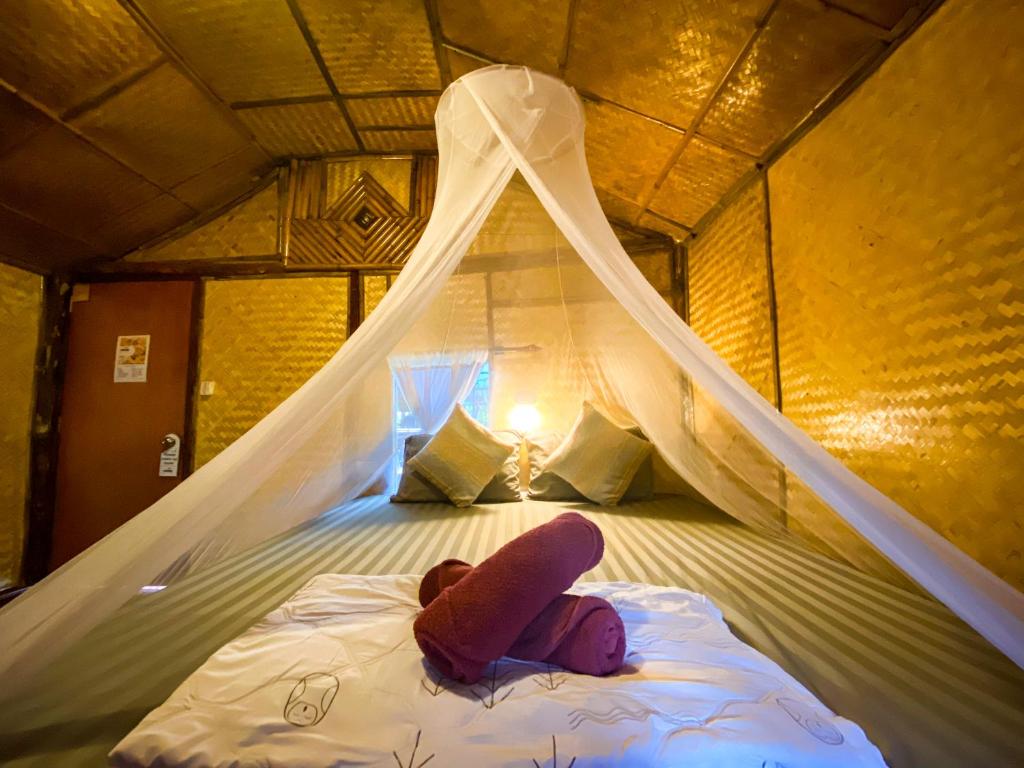 Postel nebo postele na pokoji v ubytování Rapala Rock Wood Resort- SHA Plus