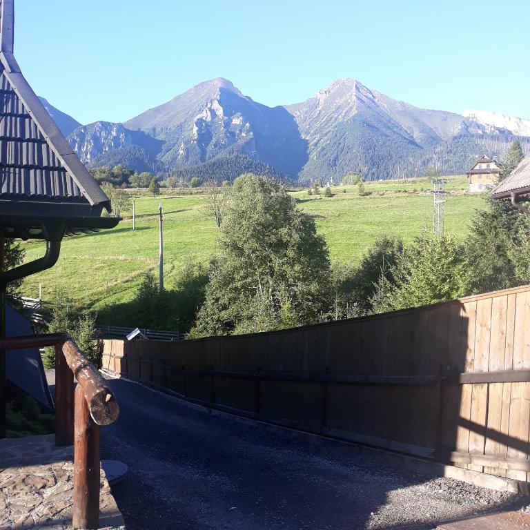 A general mountain view or a mountain view taken from a vendégházakat