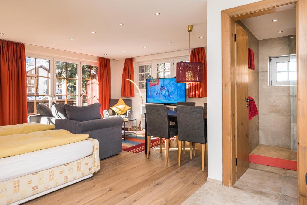 TV a/nebo společenská místnost v ubytování Village Apartment with Matterhorn View