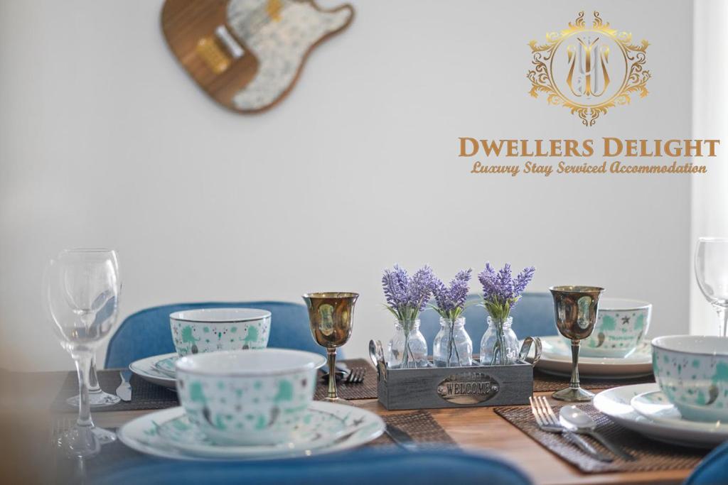 Stevenage Stylish 2 Bedroom Apartment, Upto 5 Guests at Dwellers Delight Luxury Stay Serviced Accommodation, with Free Wifi