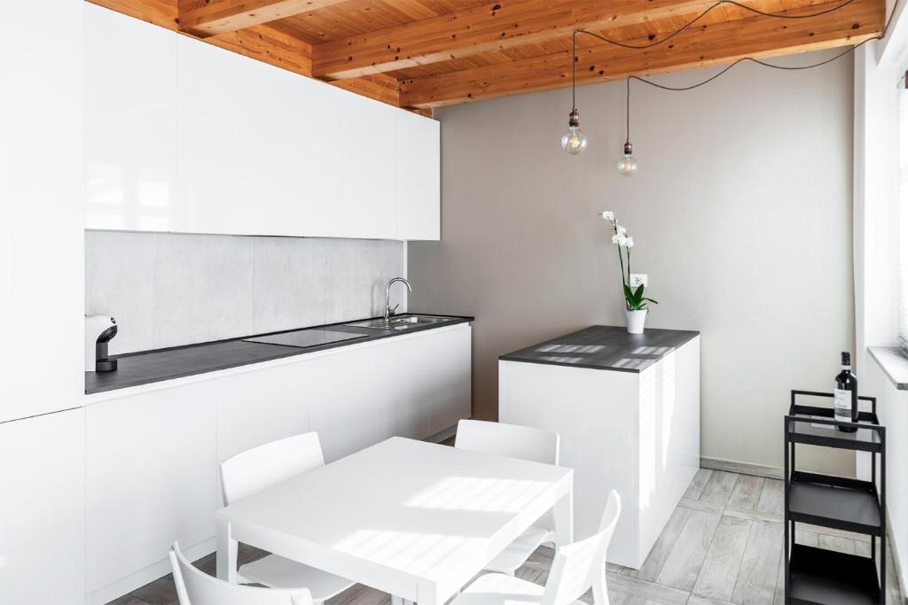 Kuchyň nebo kuchyňský kout v ubytování Casa Langhe