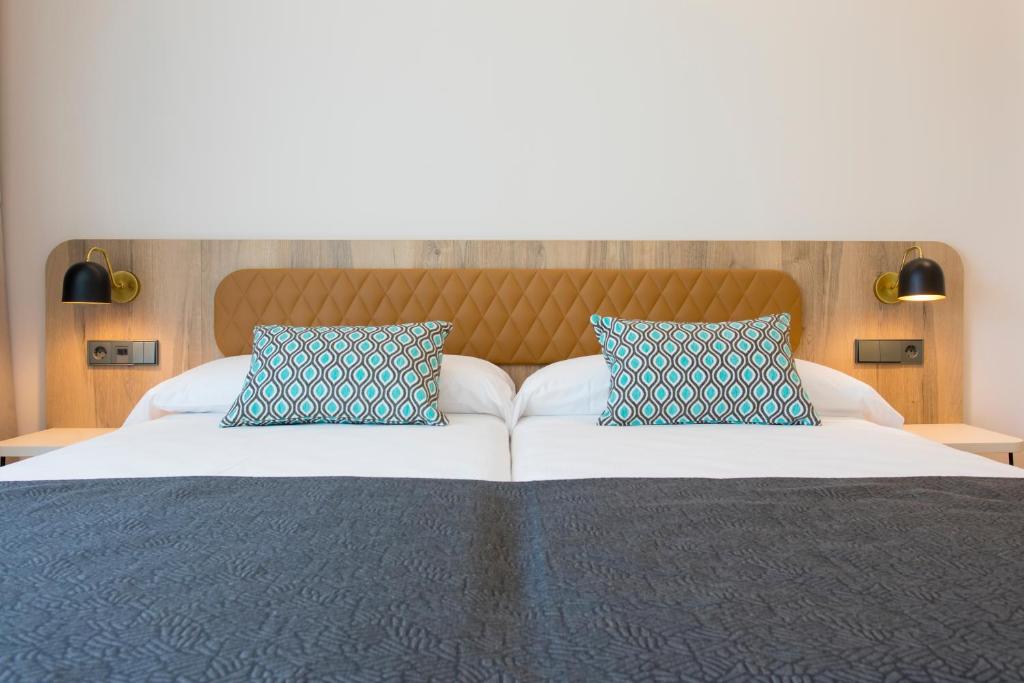 Łóżko lub łóżka w pokoju w obiekcie Hotel Presidente 4 sup