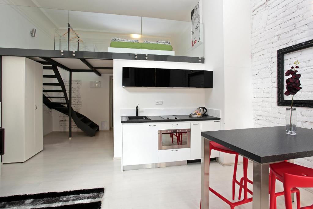 Kuchyň nebo kuchyňský kout v ubytování Apartment House - The Modern Flat