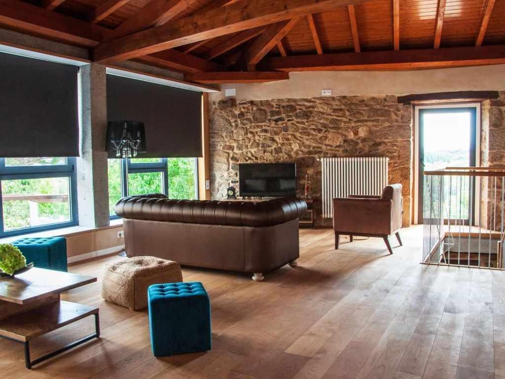 A television and/or entertainment centre at O Forno Casa Ferrador Ribeira Sacra