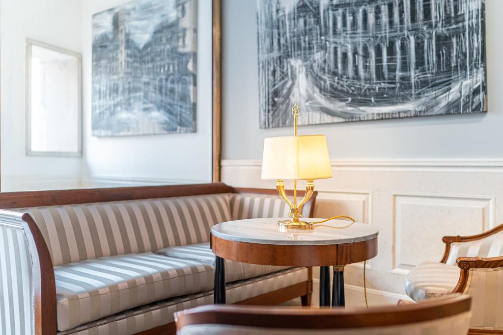 All’Angelo Art Hotel - Resim 33