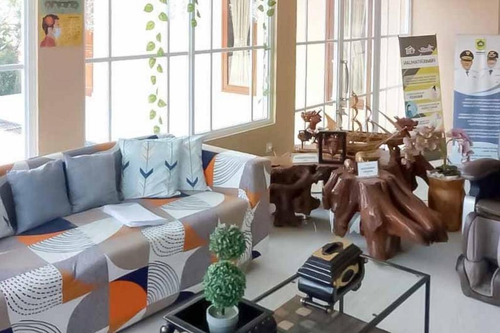 Posezení v ubytování Kampung Abdi Resort Syariah Mitra RedDoorz