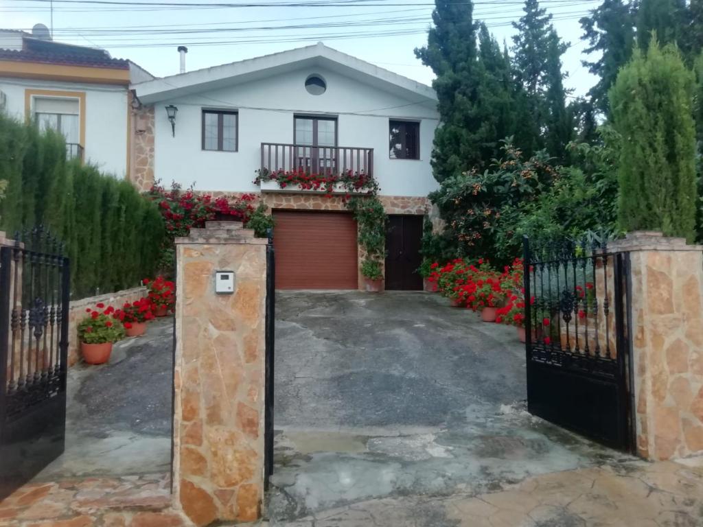 a house with a gate and a driveway at LA CASONA DE VALENZUELA in Valenzuela