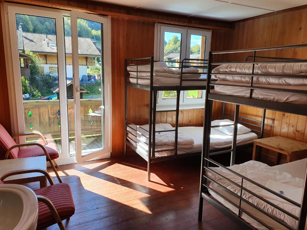 Postel nebo postele na pokoji v ubytování Lake Lodge Hostel