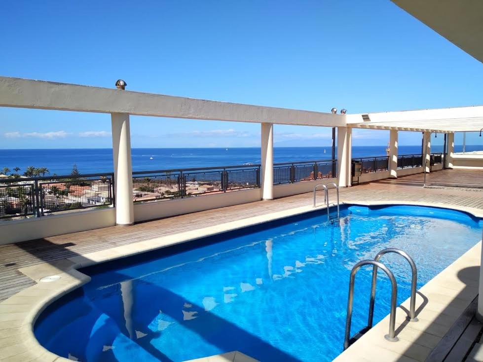 Bazén v ubytování Ocean View Elegant Magic Apartment nebo v jeho okolí