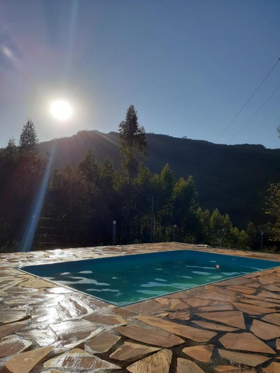A piscina localizada em Rancho Dois Irmãos ou nos arredores