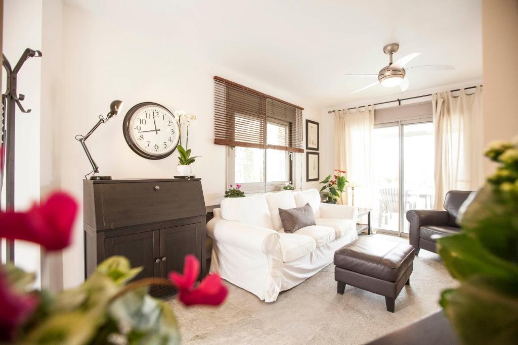 Ein Sitzbereich in der Unterkunft Ammouda Villas