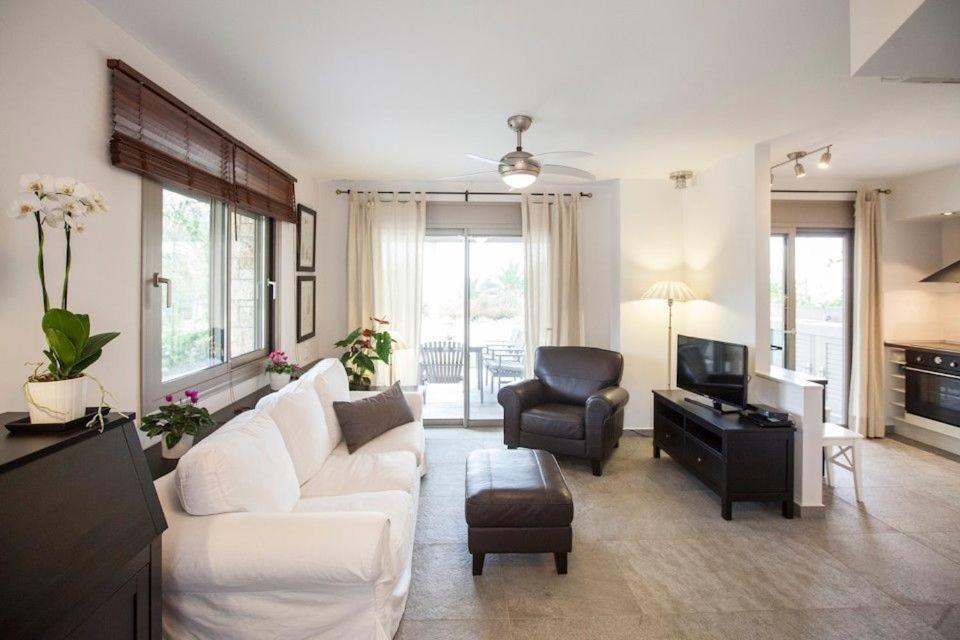Ein Sitzbereich in der Unterkunft Ammouda Villas