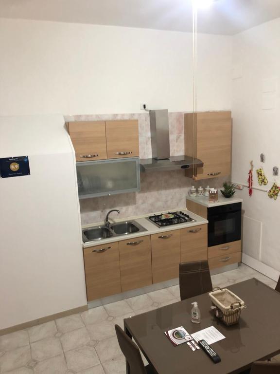 A kitchen or kitchenette at Planet casa vacanze