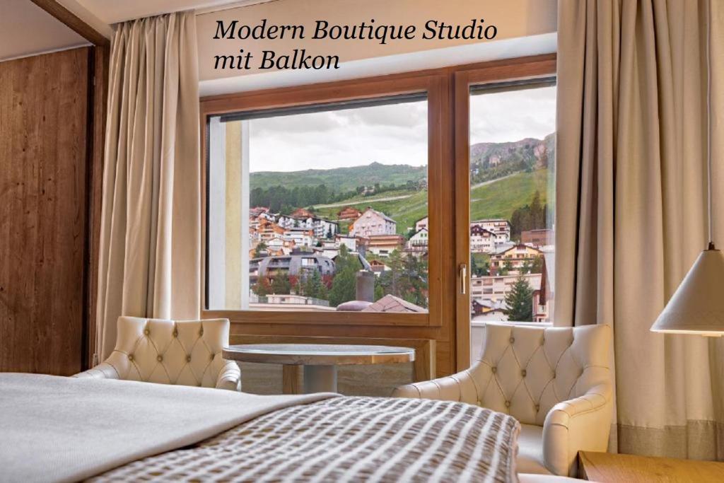 Nespecifikovaný výhled na hory nebo výhled na hory při pohledu z hotelu