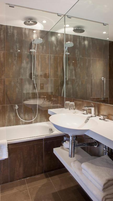 
Premium Double Room with Two Double Beds
