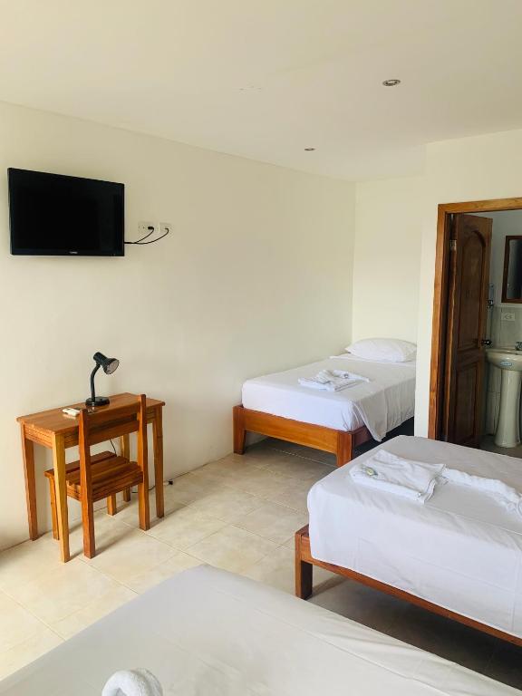 Postel nebo postele na pokoji v ubytování Hostal White House Galapagos