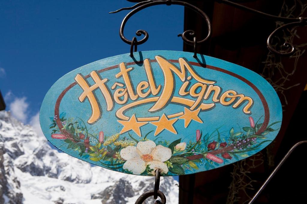 a sign that says hello japan with snow at Hotel Mignon in Breuil-Cervinia