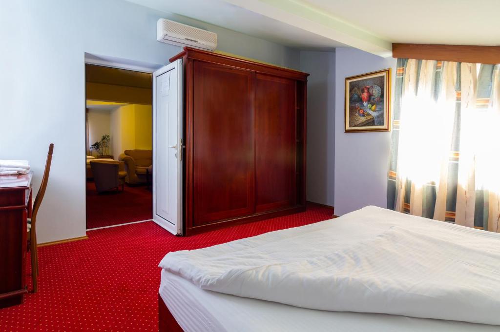 Postel nebo postele na pokoji v ubytování Hotel Sunce Sarajevo Vogosca