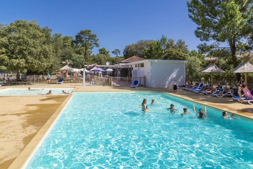 a group of people in the swimming pool at a resort at Domaine Résidentiel de Plein Air Odalys Monplaisir in Saint-Trojan-les-Bains