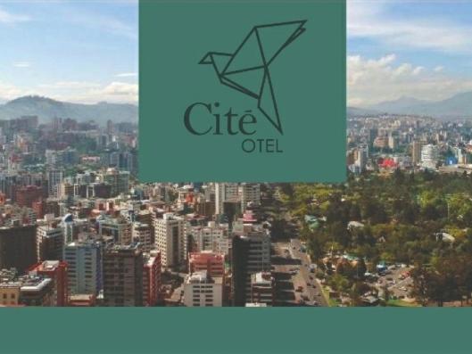 una foto de una ciudad con una foto en Cité, en Quito