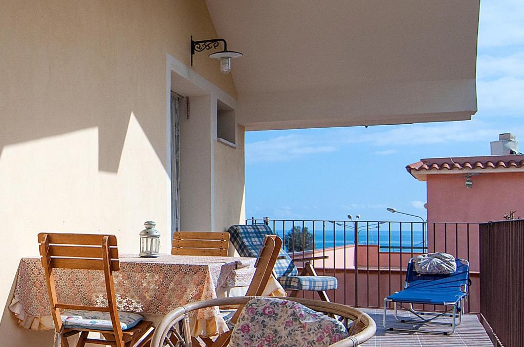 Imagen de la galería de One bedroom apartement at Avola 200 m away from the beach with sea view furnished terrace and wifi, en Avola