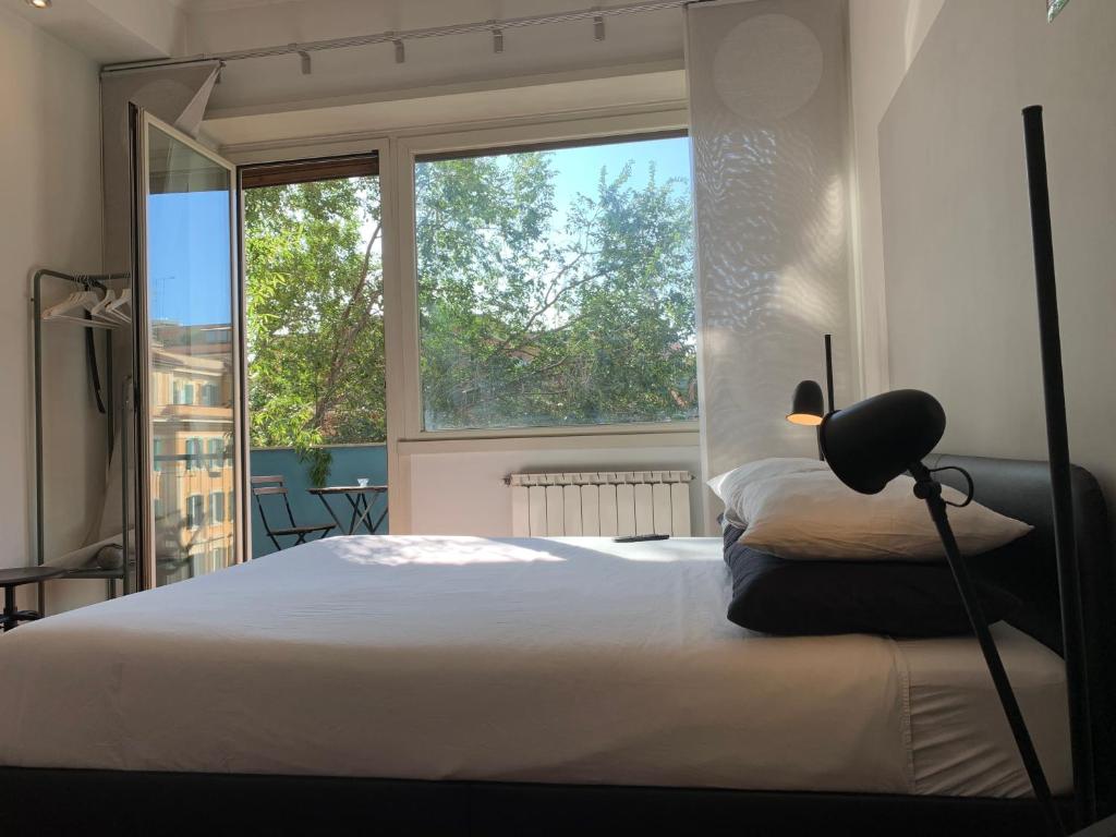 SmooRoomS Trastevere - Deluxe Double Room With Balcony